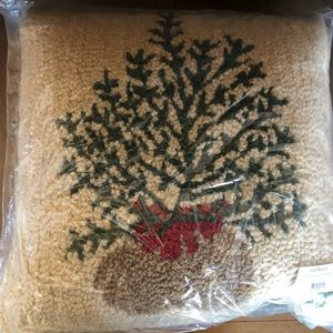 Chandler 4 Corners NWT  hand hooked wool pillow Christmas